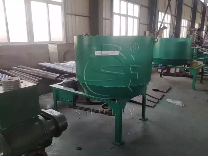 Paper pulp making machine