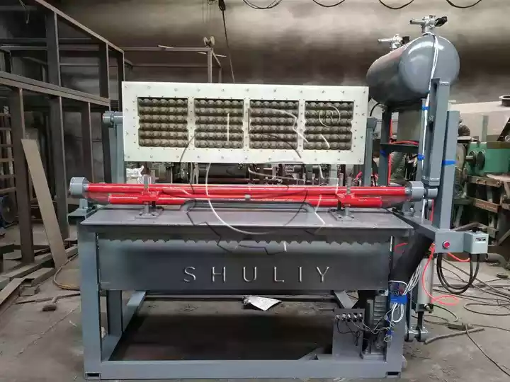 Máquina para fabricar cartones de huevos de papel